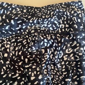 Lorna Jane Monochrome Abstract Leggings